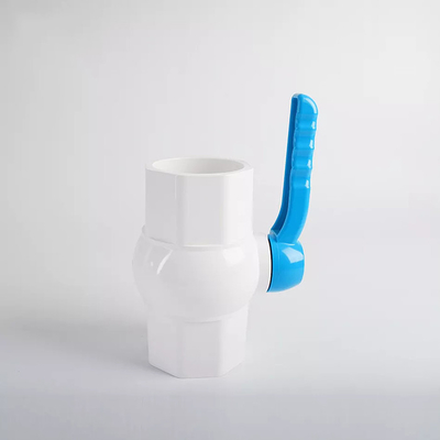 Manière américaine du robinet à tournant sphérique de contrat de PVC de robinet à tournant sphérique de la norme 1 UPVC un