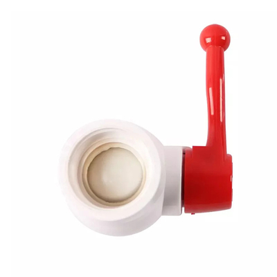 Le robinet à tournant sphérique de conduite d'eau de PVC de COC sifflent le robinet à tournant sphérique en plastique commun