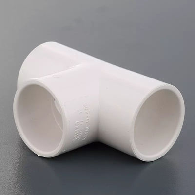 Le PVC du drainage 32mm piquent les garnitures mettantes d'aplomb en plastique de pièce en t de croix d'UPVC