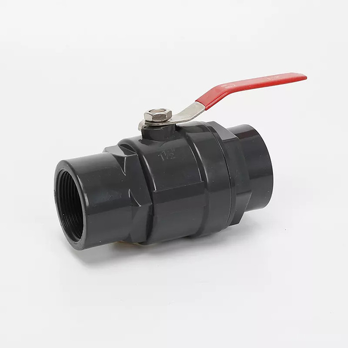 Les solides solubles rouges manipulent le robinet à tournant sphérique en plastique du robinet à tournant sphérique de PVC 63mm plein 150PSI